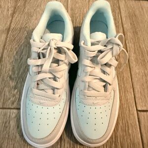 Nike Kids White and Light Blue Sneakers